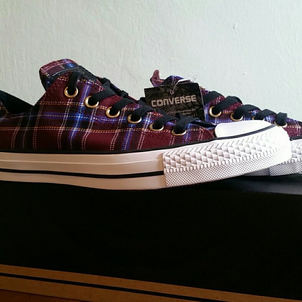 Converse shoes size 8!